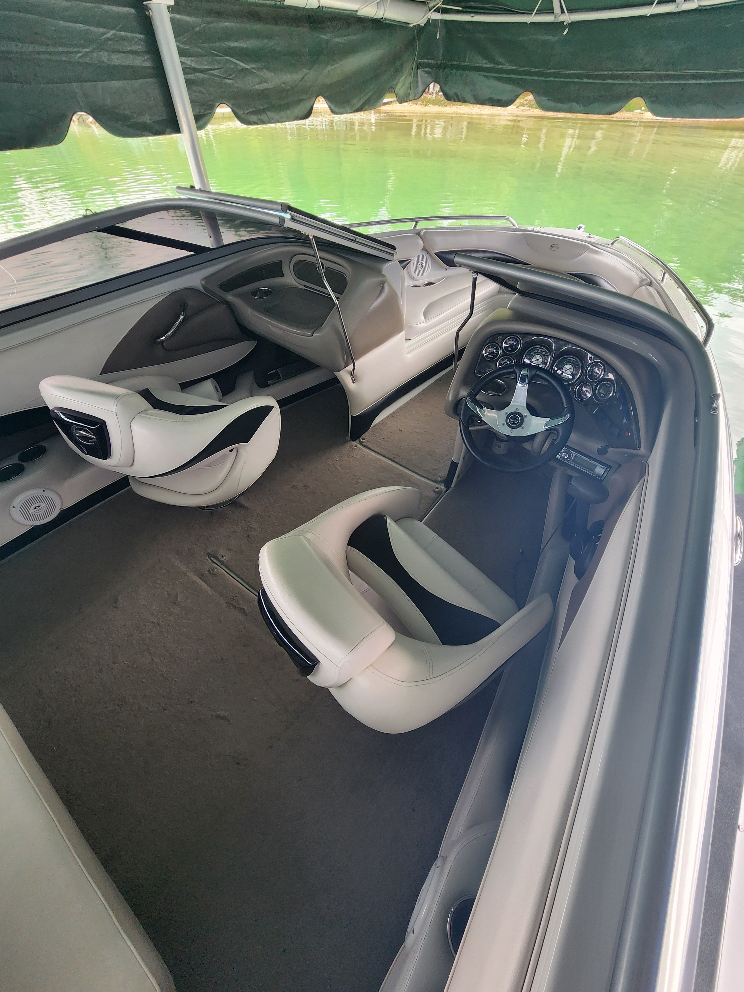 2011 Crownline 210 Open Bow / Bowrider boat For Sale Walloon 2