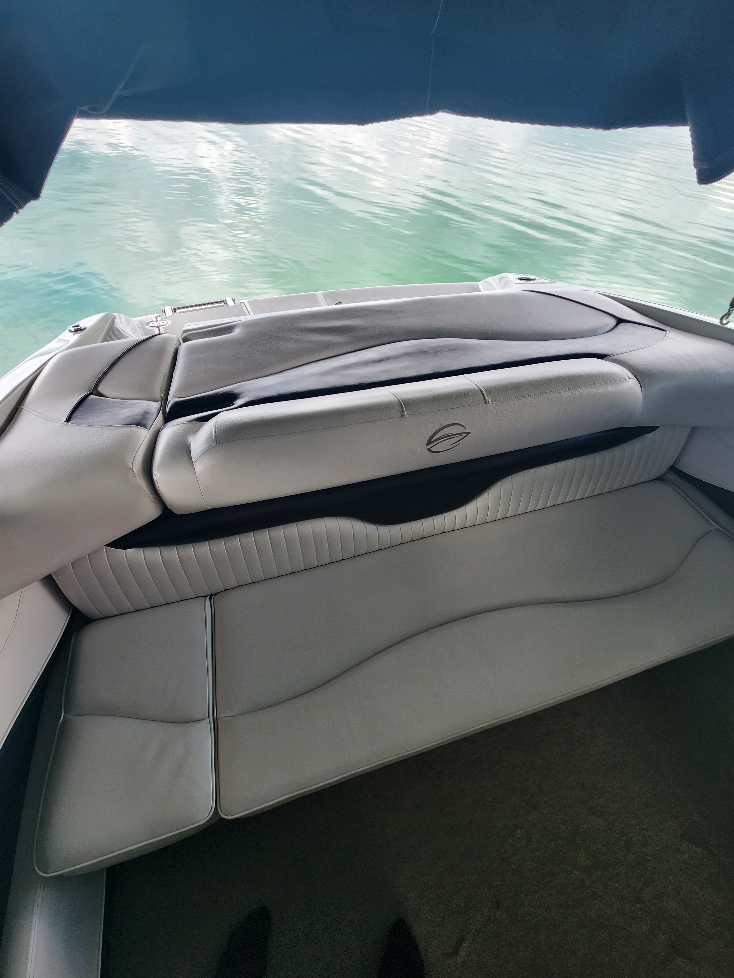 2011 Crownline 210 Open Bow / Bowrider boat For Sale Walloon 