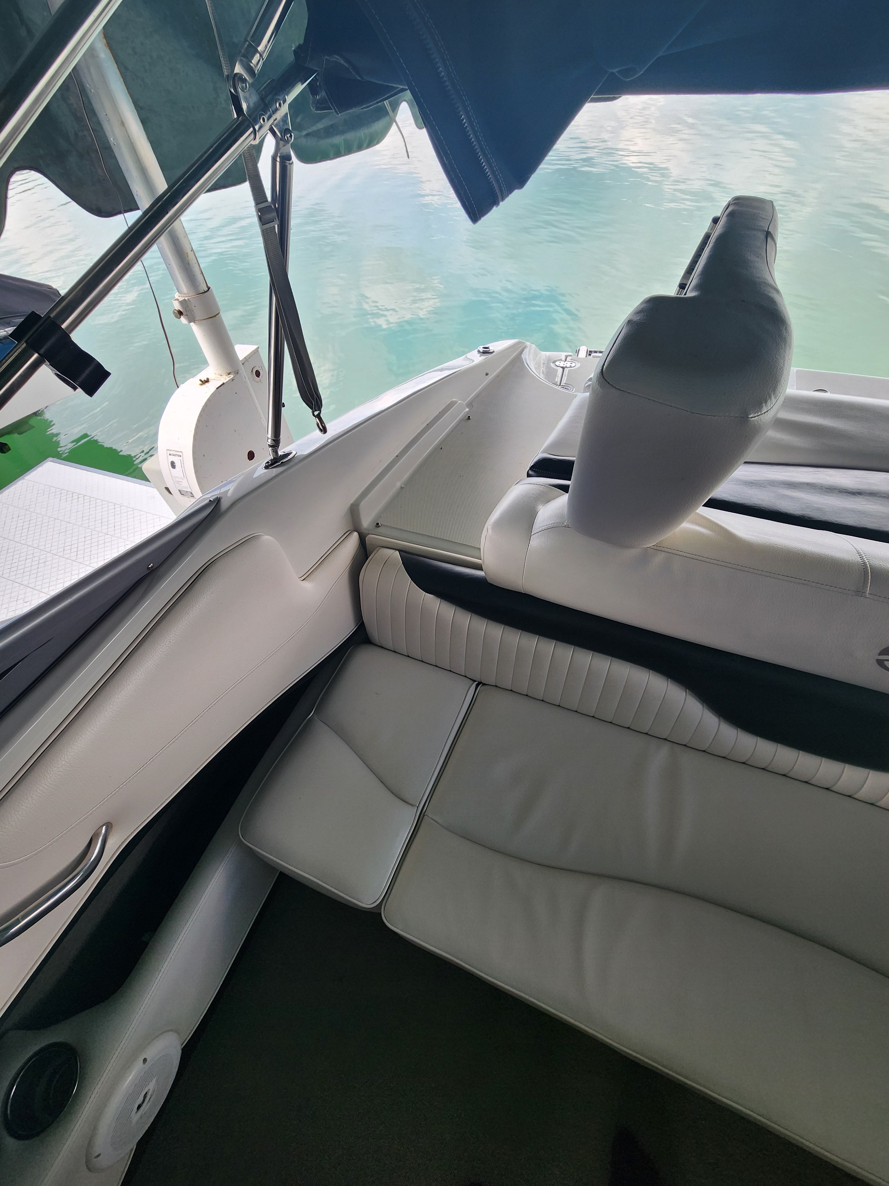 2011 Crownline 210 Open Bow / Bowrider boat For Sale Walloon 