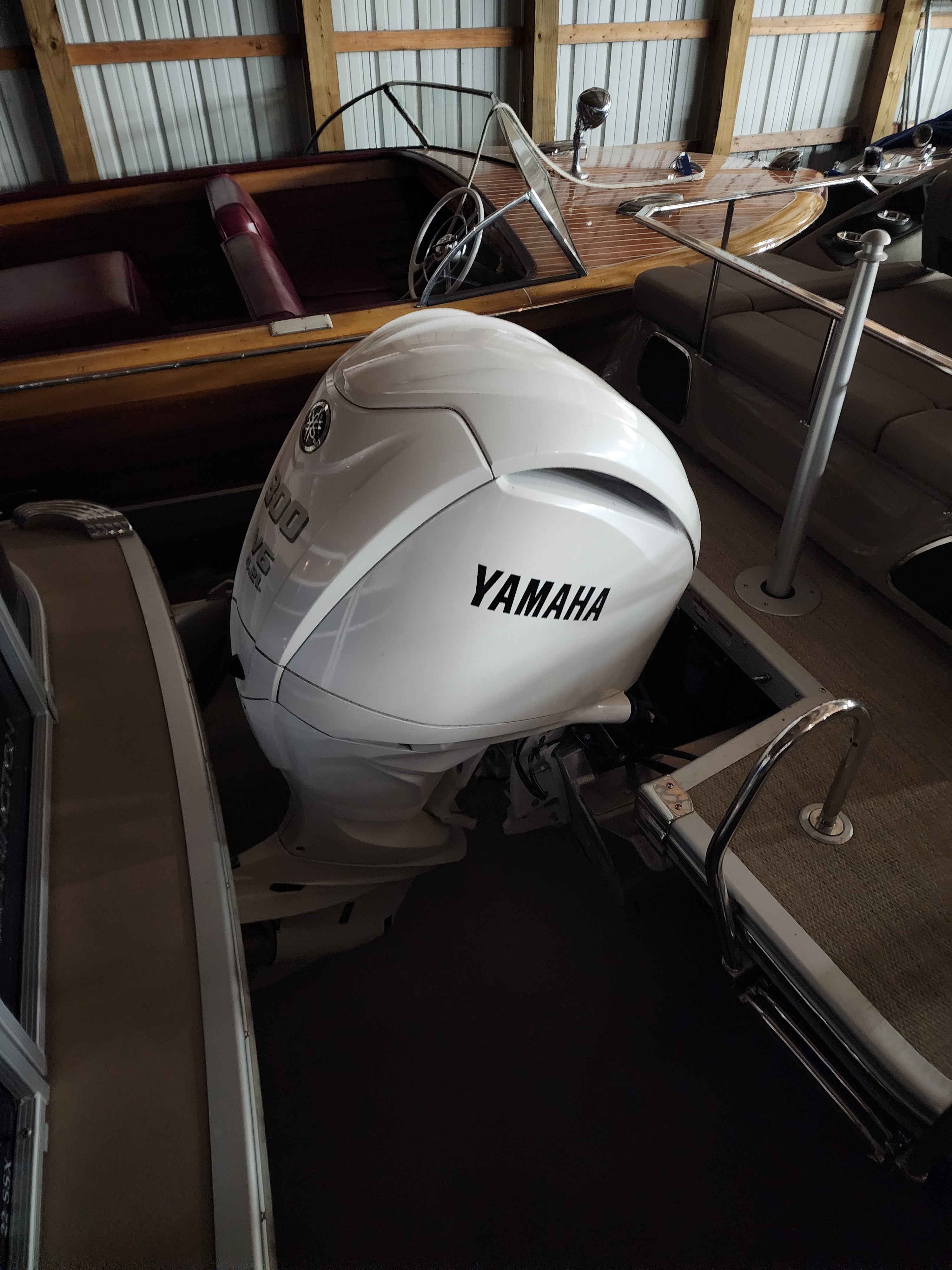 2022 Bennington 25RSB Tritoon w/300hp