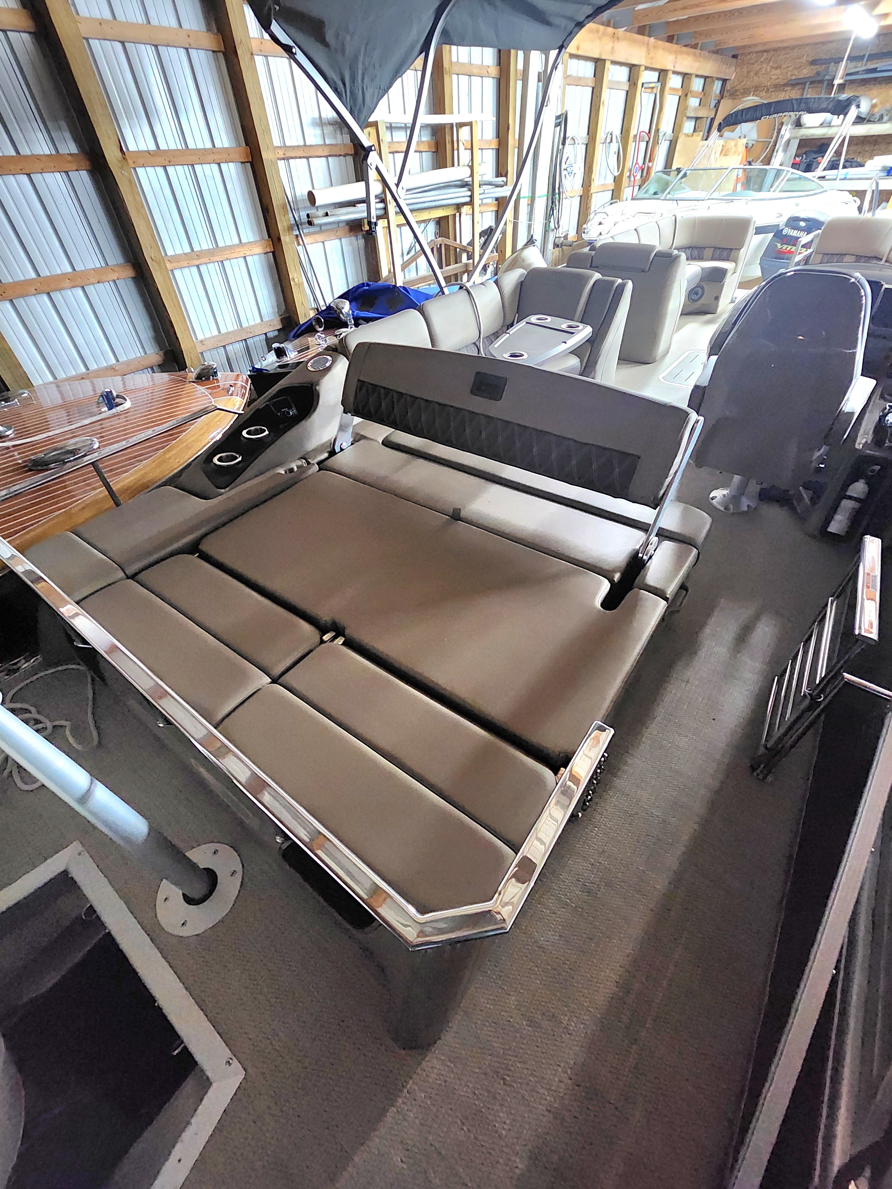 2022 Bennington 25RSB Tritoon w/300hp