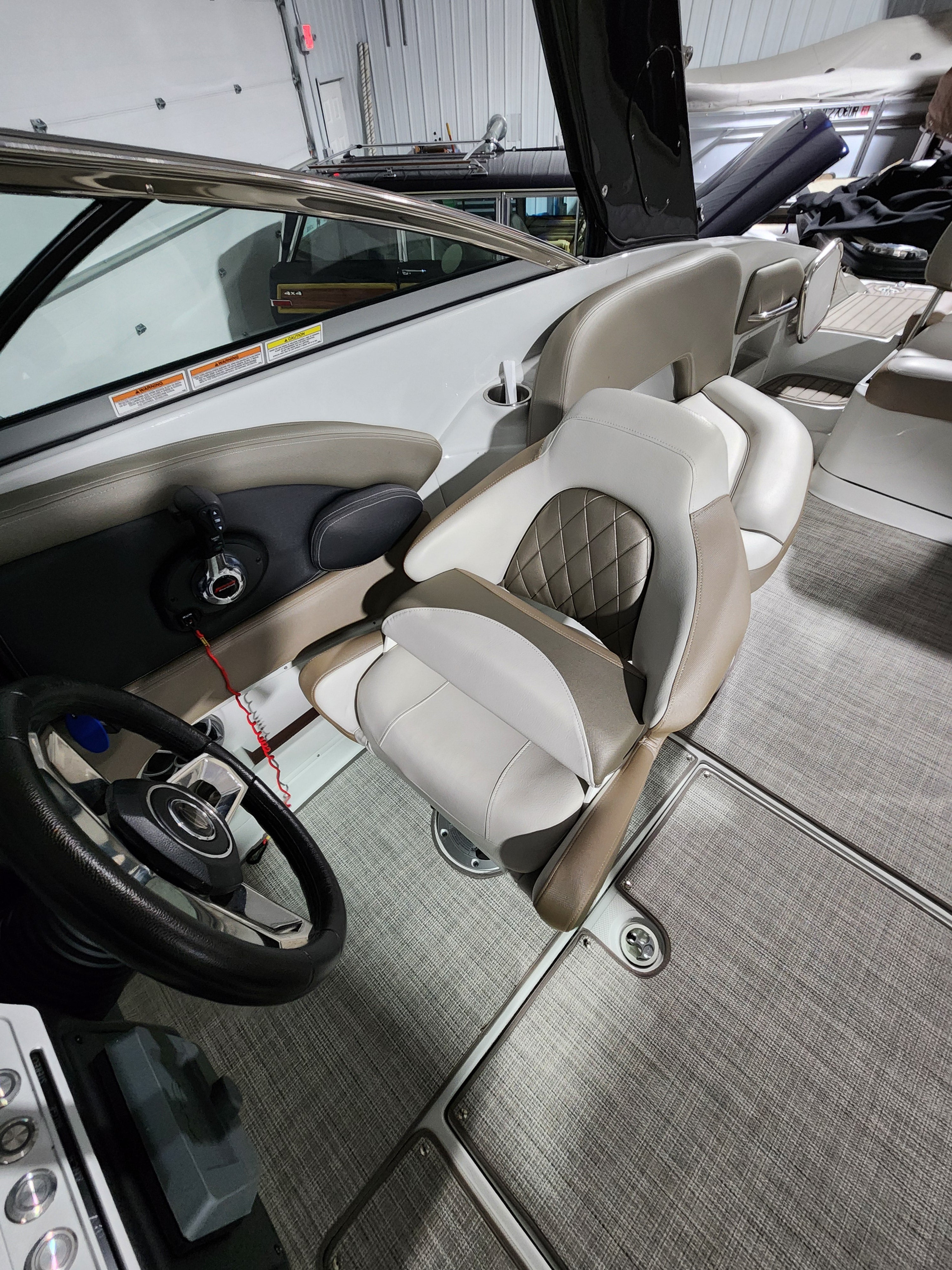 2022 Crownline 280ss